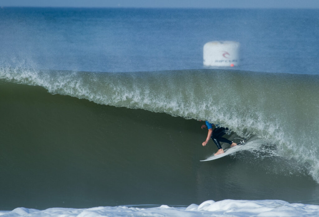 Pro surf in Peniche, Baleal, Portugal. Photos by Isa Martins Photography