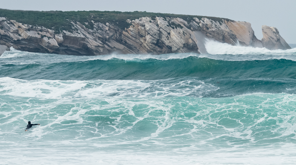 the surfer and the ocean. An essay from Isa Martins Photography