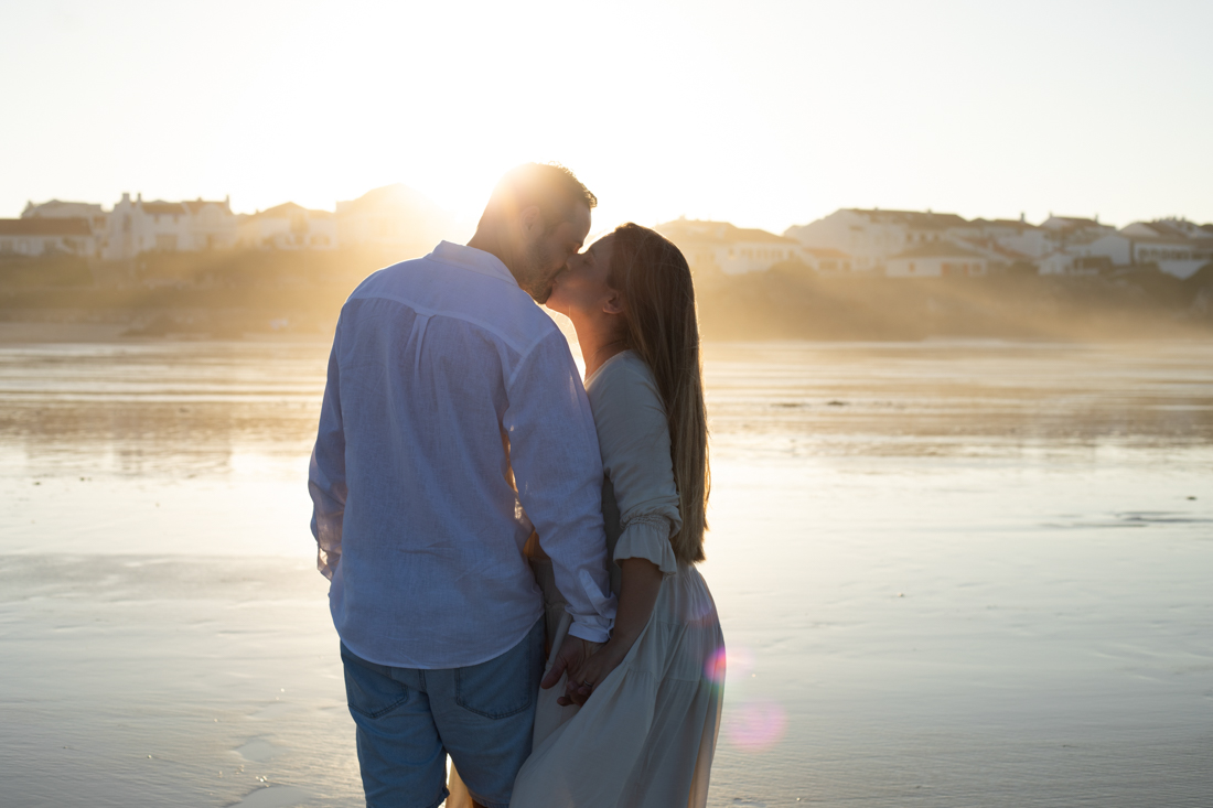 Maternity photo session natural light by the beach by isa martins photography