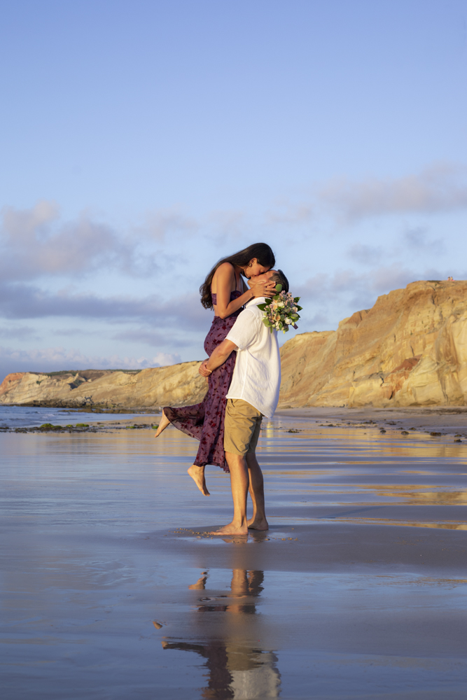 Proposal at the beach.Couples love story at the Baleal. Isa Martins Photography